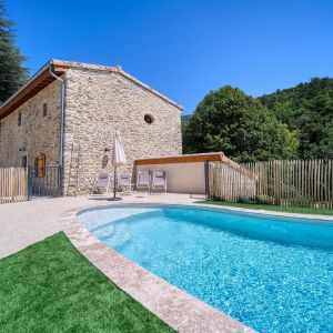 Location  n�G114008 � DIEULEFIT (26)