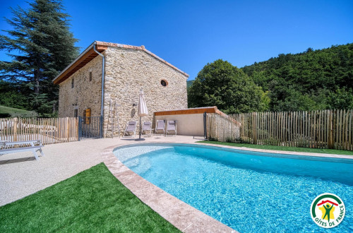 Location  n�G114008 � DIEULEFIT (26)