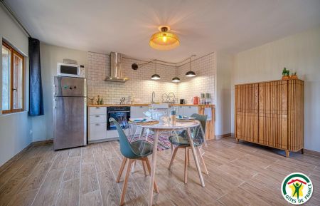 G&icirc;te n&deg;G124002 &Eacute;toile-sur-Rh&ocirc;ne - Dr&ocirc;me - Cuisine ouverte sur espace &agrave; manger