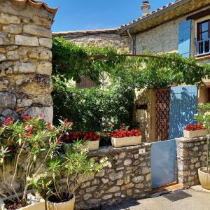 Location  n�G318001 � SAINT MAY (26)