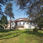 Jardin clos, privatif au g&icirc;te, arbor&eacute;, 1000m&sup2;