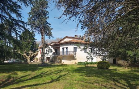 G&icirc;te n&deg;G84009 Ch&acirc;teauneuf-sur-Is&egrave;re - Dr&ocirc;me - Jardin clos, privatif au g&icirc;te, arbor&eacute;, 1000m&sup2;