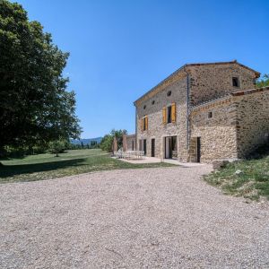 Location  n�G114008 � DIEULEFIT (26)