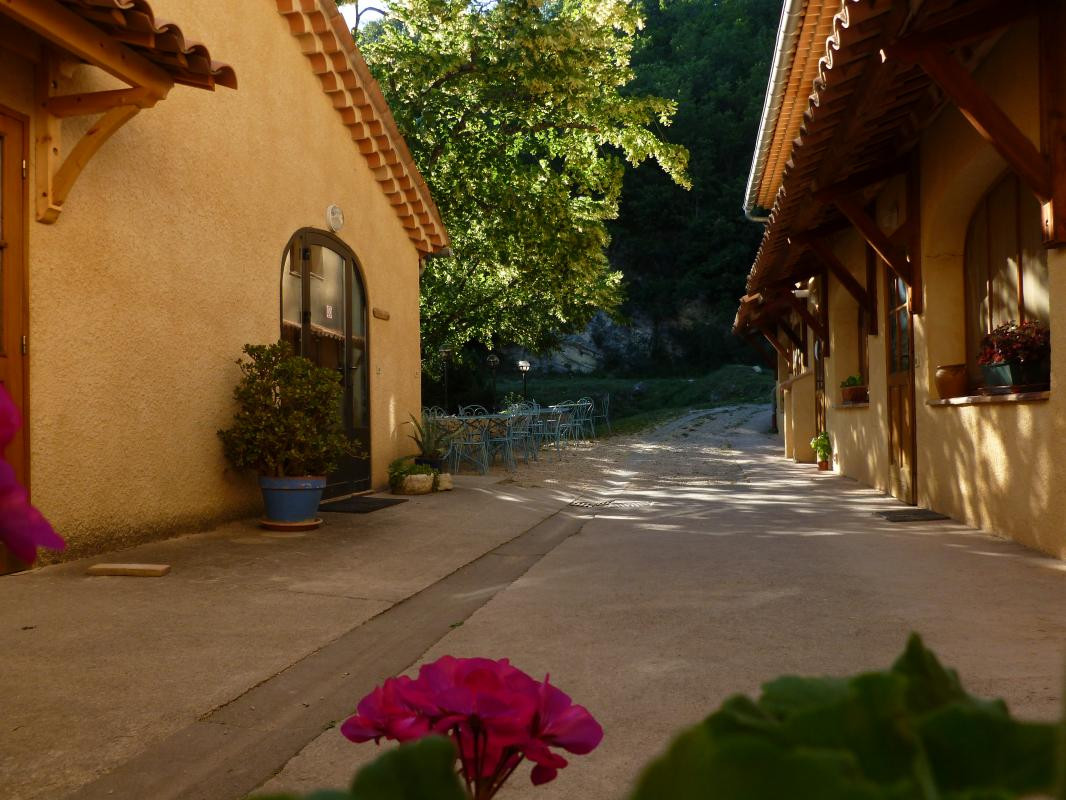 Façade et extérieur de la ferme de groupe