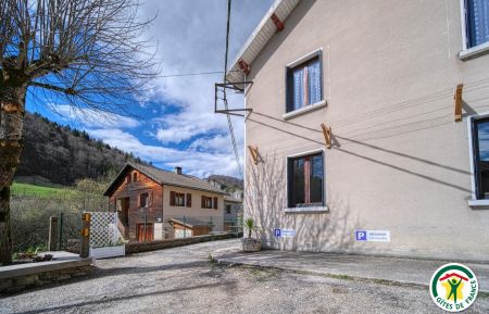 G&icirc;te n&deg;G290005 Saint-Agnan-en-Vercors - Dr&ocirc;me - Le parking exclusif au g&icirc;te