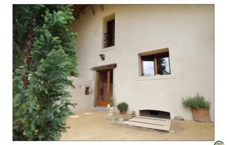 G&icirc;te n&deg;G143004 Le Grand-Serre - Dr&ocirc;me - Entr&eacute;e du g&icirc;te