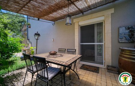 G&icirc;te n&deg;G85002 Ch&acirc;teauneuf-du-Rh&ocirc;ne - Dr&ocirc;me - La terrasse