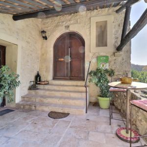 Location  n�G138010 � LA GARDE-ADHEMAR (26)
