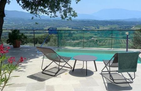 G&icirc;te n&deg;G182009 Mirabel-aux-Baronnies - Dr&ocirc;me - Magnifique vue d &eacute;t&eacute; sur le Ventoux