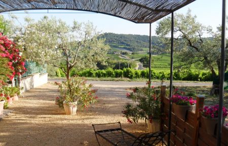 G&icirc;te n&deg;G182100 Mirabel-aux-Baronnies - Dr&ocirc;me - VUE DE LA TERRASSE SUR L EXTERIEUR