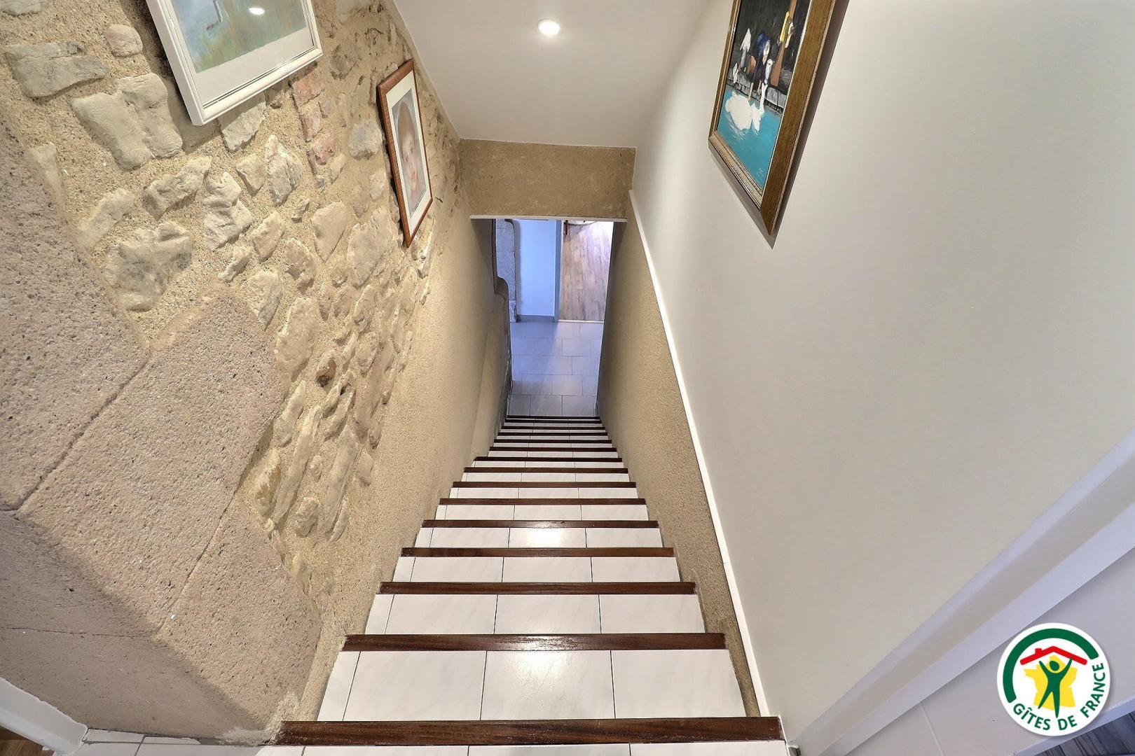 L'escalier menant au 1er étage photo 27