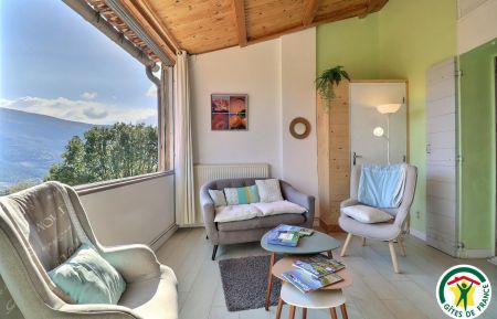 G&icirc;te n&deg;G370003 Vercoiran - Dr&ocirc;me - Salon TV lumineux et vue imprenable sur les montagnes