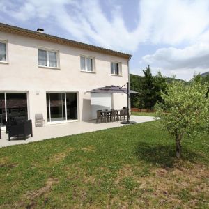 Location  n�G236002 � PIERRELONGUE (26)