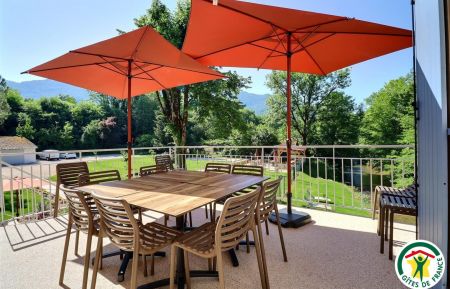 G&icirc;te n&deg;G307999 Saint-Jean-en-Royans - Dr&ocirc;me - La terrasse privative au g&icirc;te, &agrave; l'&eacute;tage