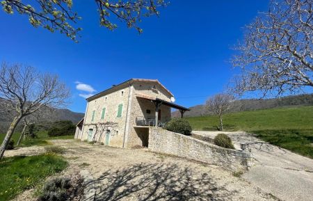 G&icirc;te n&deg;G346010 SUZE - Dr&ocirc;me - BEAU BRUNET - photo