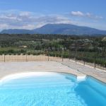 Vue de la terrasse ext&eacute;rieure sur le Mont Ventoux