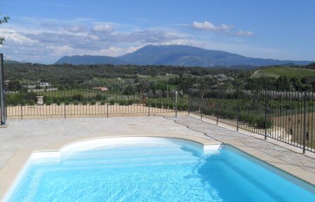 G&icirc;te n&deg;G182101 Mirabel-aux-Baronnies - Dr&ocirc;me - Vue de la terrasse ext&eacute;rieure sur le Mont Ventoux