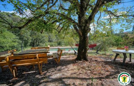 G&icirc;te n&deg;G48004 B&eacute;nivay-Ollon - Dr&ocirc;me - Le jardin