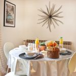 s&eacute;jour avec espace repas et coin salon TV