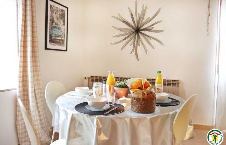 G&icirc;te n&deg;G58006 Bourg-l&egrave;s-Valence - Dr&ocirc;me - s&eacute;jour avec espace repas et coin salon TV