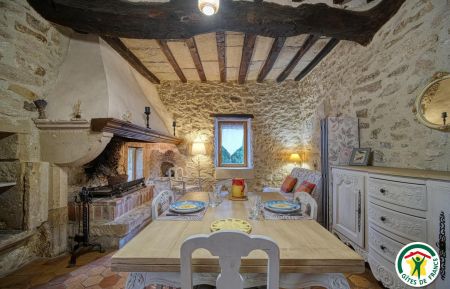 G&icirc;te n&deg;G211013 Monts&eacute;gur-sur-Lauzon - Dr&ocirc;me - La pi&egrave;ce de vie