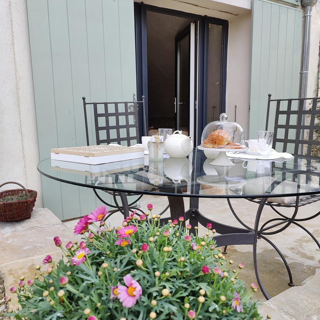 Petit-déjeuner servi en terrasse photo 20