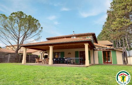 G&icirc;te n&deg;G11001 Aouste-sur-Sye - Dr&ocirc;me - Le g&icirc;te et sa terrasse 