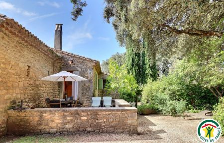 G&icirc;te n&deg;G33056 La Baume-de-Transit - Dr&ocirc;me - L'entr&eacute;e du g&icirc;te et sa terrasse privative