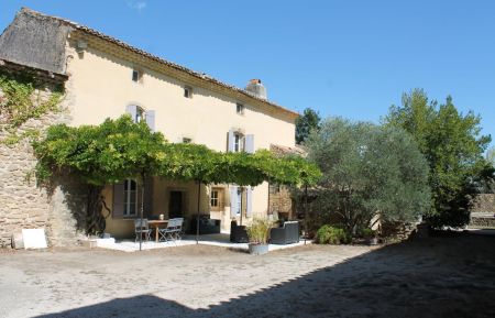 G&icirc;te n&deg;G275006 Rochegude - Dr&ocirc;me - Le g&icirc;te, sa terrasse et sa cour privative