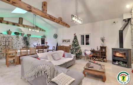 G&icirc;te n&deg;G134002 F&eacute;lines-sur-Rimandoule - Dr&ocirc;me - se r&eacute;chauffer apr&egrave;s une randonn&eacute;e autour du po&euml;le &agrave; bois