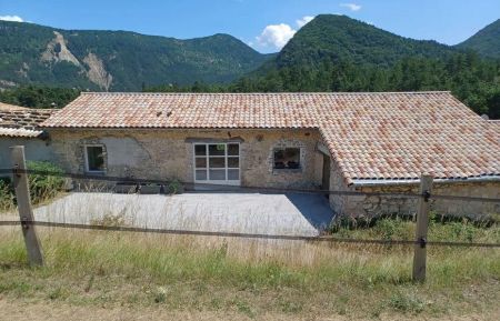 G&icirc;te n&deg;G253005 Poyols - Dr&ocirc;me - Entr&eacute;e du g&icirc;te