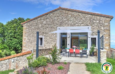 G&icirc;te n&deg;G365010 Vaunaveys-la-Rochette - Dr&ocirc;me - Terrasse privative et entr&eacute;e du g&icirc;te