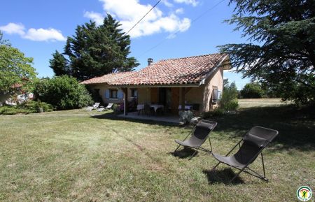 G&icirc;te n&deg;G83007 Ch&acirc;teauneuf-de-Galaure - Dr&ocirc;me - photo