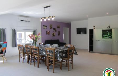 La pièce de vie avec la cuisine équipée Gîte n°G208004 Montoison - Drôme - La pièce de vie avec la cuisine équipée