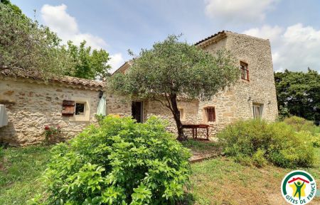 G&icirc;te n&deg;G261006 R&eacute;auville - Dr&ocirc;me - La terrasse privative au g&icirc;te, sans vis &agrave; vis, vue sur la truffi&egrave;re et les lavandes