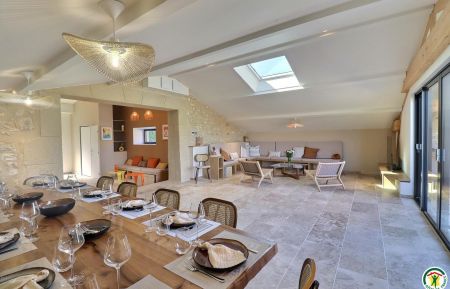 G&icirc;te n&deg;G277999 La Roche-sur-Grane - Dr&ocirc;me - Espace repas