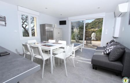 G&icirc;te n&deg;G288008 Sahune - Dr&ocirc;me - Pi&egrave;ce climatis&eacute;e ouverte sur la terrasse avec baie-vitr&eacute;e