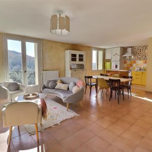 Location  n�G138010 � LA GARDE-ADHEMAR (26)