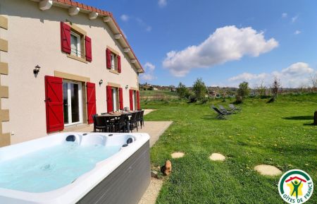 G&icirc;te n&deg;G143009 Le Grand-Serre - Dr&ocirc;me - Spa privatif : 2 places couch&eacute;es + 3 places assises 