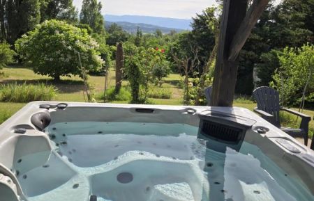 G&icirc;te n&deg;G139002 G&eacute;nissieux - Dr&ocirc;me - Le spa ext&eacute;rieur &agrave; votre usage  exclusif