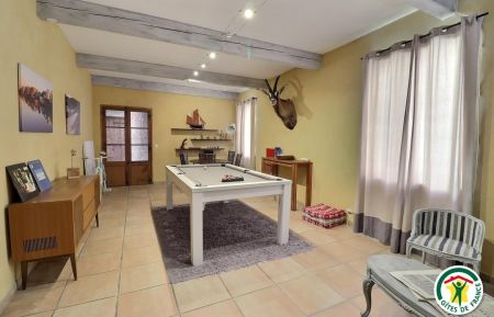 G&icirc;te n&deg;G113005 Die - Dr&ocirc;me - La salle de billard et de jeux