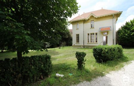 G&icirc;te n&deg;G338005 Sauzet - Dr&ocirc;me - Le Gite vu depuis le jardin qui est lou&eacute; en m&ecirc;me temps que le pavillon 