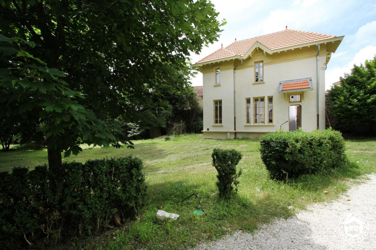 photo 0