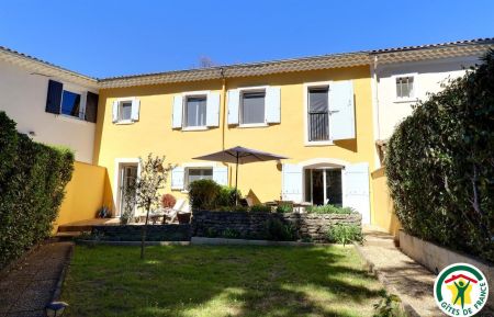 Le jardinet du gîte et sa terrasse Gîte n°G348008 Taulignan - Drôme - Le jardinet du gîte et sa terrasse