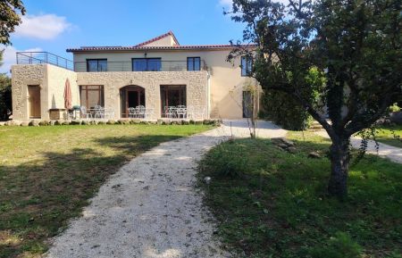 G&icirc;te n&deg;G84015 Ch&acirc;teauneuf-sur-Is&egrave;re - Dr&ocirc;me - photo