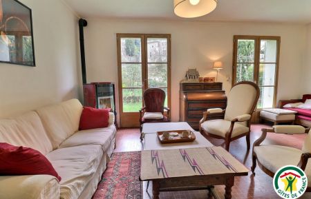 G&icirc;te n&deg;G114010 Dieulefit - Dr&ocirc;me - Coin salon, po&ecirc;le &agrave; granul&eacute;s de bois