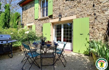 G&icirc;te n&deg;G380001 Gervans - Dr&ocirc;me - La terrasse privative, ombrag&eacute;e avec salon de jardin et barbecue gaz