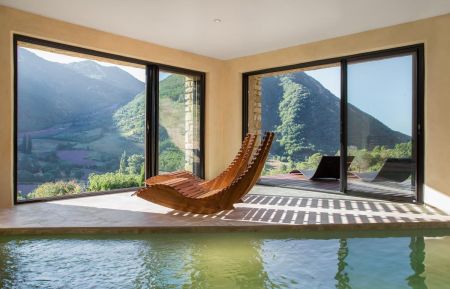 G&icirc;te n&deg;G89104 Chaudebonne - Dr&ocirc;me - Espace d&eacute;tente - piscine &agrave; 29&deg; avec nage &agrave; contre courrant et jacuzzi 5 places - Des s&eacute;ances massage