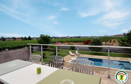 G&icirc;te n&deg;G271012 La Roche-de-Glun - Dr&ocirc;me - Vue de la terrasse 