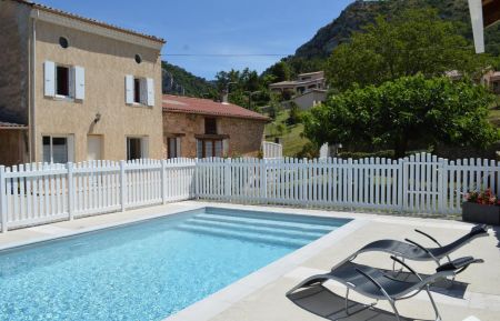 G&icirc;te n&deg;G382550 Saint-Vincent-la-Commanderie - Dr&ocirc;me - photoEte